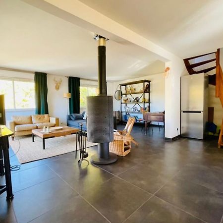 Apartamento Large Chalet With Terrace And View In Briancon Exterior foto