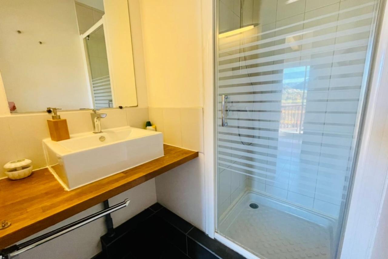 Apartamento Large Chalet With Terrace And View In Briancon Exterior foto