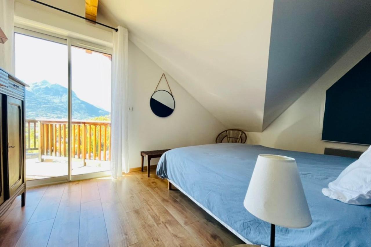 Apartamento Large Chalet With Terrace And View In Briancon Exterior foto