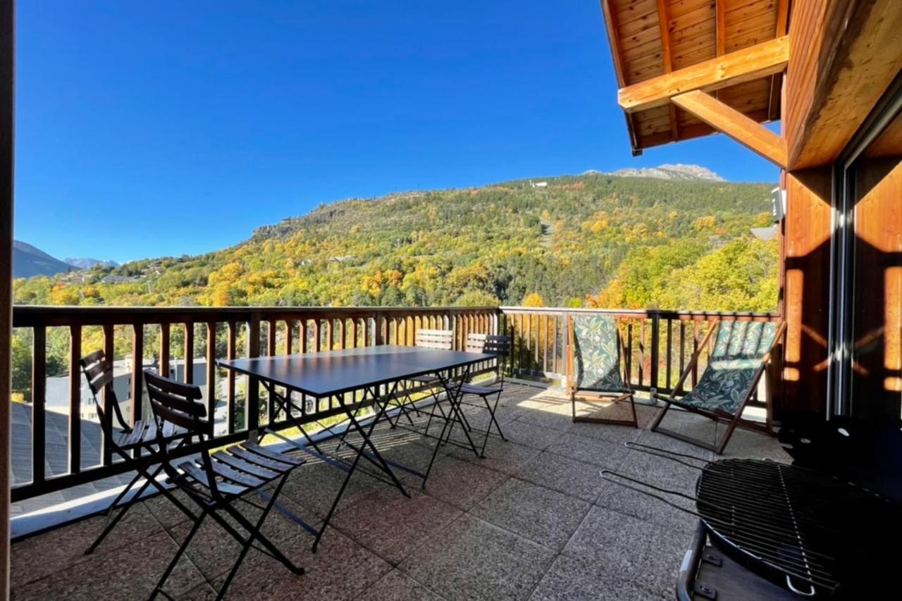 Apartamento Large Chalet With Terrace And View In Briancon Exterior foto